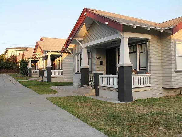 $768 / 2br - 720ft2 - Fully Renovated Modern interior 2-bedroom near the way (Los Angeles)