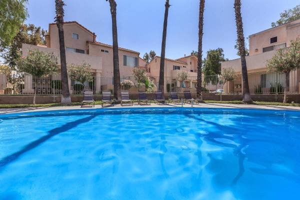 $2,399 / 1br - 704ft2 - Euro-Style Cabinets, Dramatic Cathedral Ceilings, 1 bedroom (27303 N. Sara St., Los Angeles, CA)