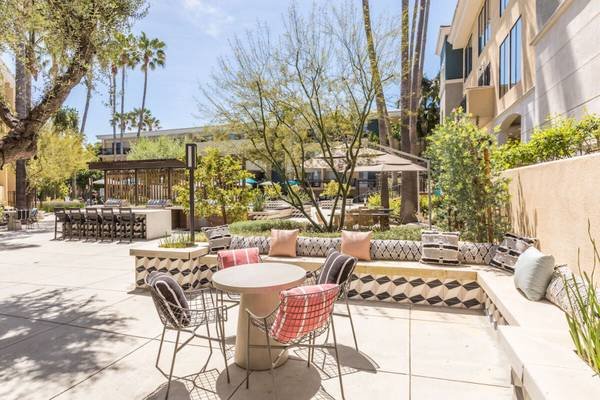 $3,953 / 2br - 1350ft2 - Charming 2bd/2ba Condo with RESORT STYLE Amenities- Pet Friendly! (Sherman Oaks)
