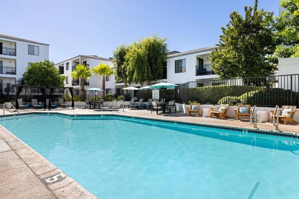 $2,495 / 2br - 1070ft2 - Elevated Living: 2-Bedroom 2-Bath with Covered Parking and a Spacious Floor Plan! (21031 Parthenia St, Canoga Park, CA)