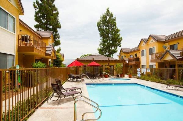 $2,600 / 2br - 1008ft2 - 2-Bedroom 2-Bath with Central Air, Heat, and Ceiling Fan (Monrovia)