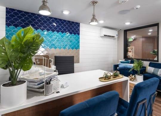 $2,565 / 700ft2 - Apartment with Refrigerator, Carpeted Bedrooms, and Patio/Balcony (3767 Clarington Ave, Los Angeles, CA)