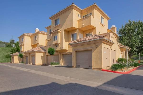 $2,409 / 2br - 1056ft2 - Make Holiday Memories in Your New 2-Bedroom Townhome! (17621 W. Pauline Ct., Canyon Country, CA)