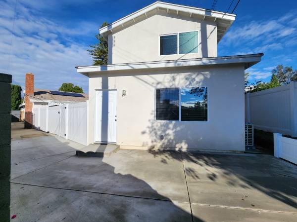 $3,500 / 3br - 1200ft2 - Brand New Construction! Washer Dryer, Stainless Steel Appliances, Quartz, Large Patio, (North Hills)