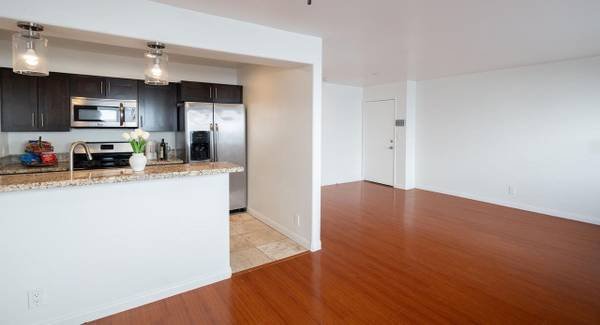 $2,495 / 2br - Bright and Spacious, Attached Garage, Central AC/Heat (423 North Oxford Avenue, Los Angeles, CA)