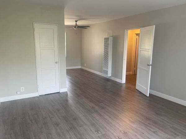 $2,050 / 1br - 675ft2 - Double Sink with Garbage Disposal, Garden Courtyard, Spacious Closets (Los Angeles CA 90065)