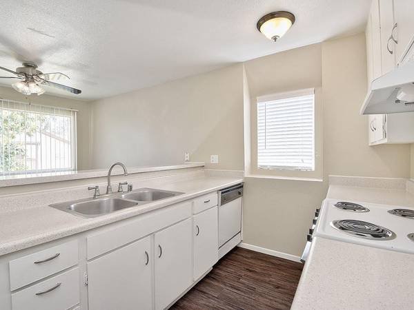 $2,686 / 2br - 1012ft2 - Love at First Tour Book Yours Before It's Too Late!