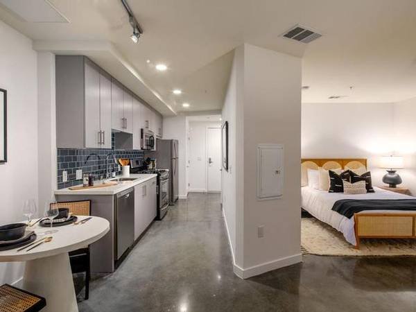 $2,498 / 1br - 754ft2 - Dishwasher, Refrigerator, Cabana, Wet Bar (City West)