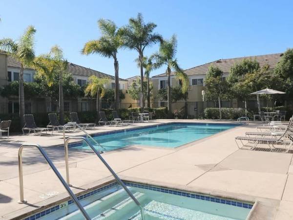 $1,590 / 1br - 500ft2 - Breakfast Bar, Beautiful Courtyards, Resident Clubhouse (Redondo Beach)
