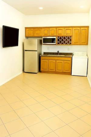 $1,825 / 500ft2 - Guest House for Rent in a Family-Friendly Suburban City