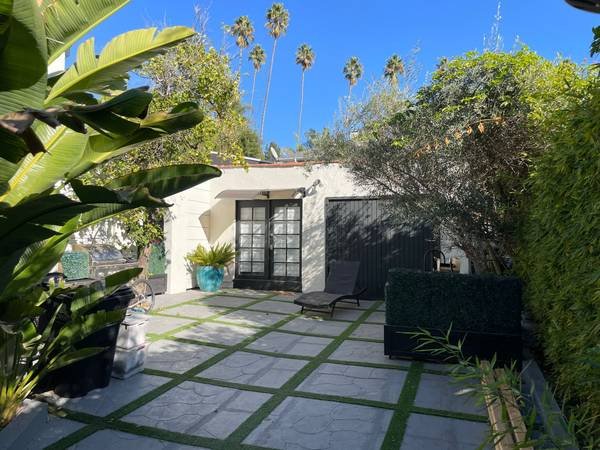 $2,300 / 1br - 750ft2 - Furnished Guest House in Lower Hollywood Hills (Sunset Strip)