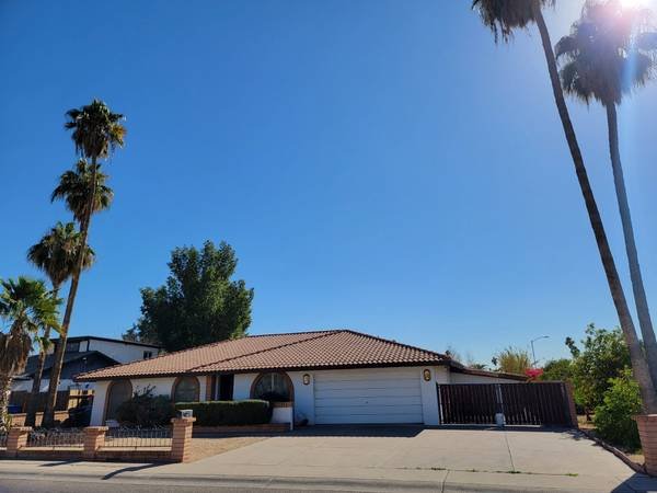 $450 - 3 Bedroom, 2000 sq ft - Spanish Style 2000 Sq Ft Home for Sale Glendale AZ (Glendale)