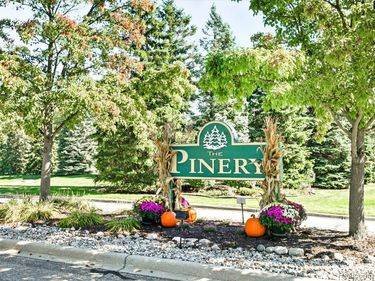 $825,000 - 4 Bedroom, 2500 sq ft - 4-Bedroom 3-Bath Condo AND Small Manufacturing Business (St. Clair)