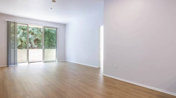 Fully Furnished 2-Bedroom Apartment for Rent in London, £2,500 per Month, 70 sqm