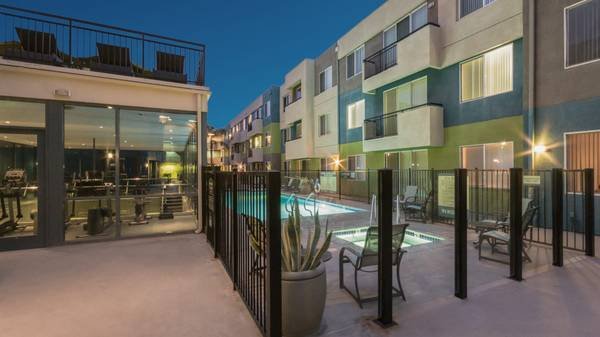 Downtown Toronto 1-Bedroom Condo for Rent at $2,300/month, 550 sqft, 1 Parking Spot