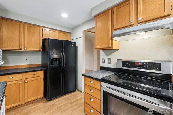 Downtown 2-Bedroom Apartment for Rent at $2,800/Month, 900 sqft, Pet-Friendly with Gym Access