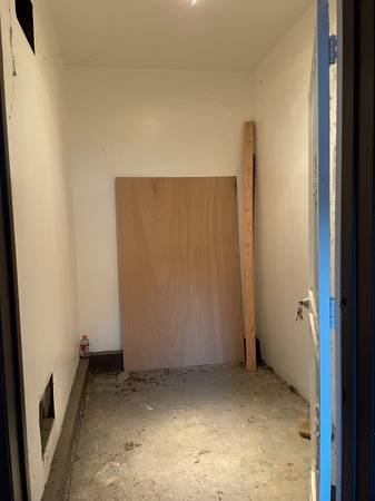 STORAGE FOR RENT: $175 for 200ft2, 12 BY 8. ELECTRIC AND WATER INCLUDED. ELM AVE AND 6TH (long beach/art district)