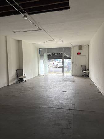 Retail Storefront Space for Rent: $2,200 for 1650ft2 (Los Angeles)