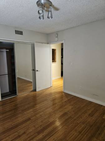 Room for Rent in Vancouver: $800/month, Shared House with Utilities Included, Near Transit