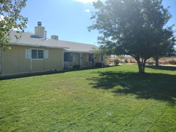 $625 / 2br - 117ft2 - Private Furnished Room on a Quiet 9-Acre Desert Property - $625 All Utilities Included