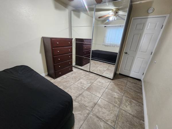 $800 Private Room (Los Angeles)