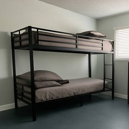 $800 Shared Rooms in Valley Village (Valley Village)