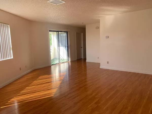 $1,300 / 1br - 700ft2 - All utilities and parking included, 1 bed 1 bath room in 2 bed 2 bath available now (Alhambra, South Pasadena)