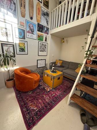 $2,100 for a 1-bedroom, 550 sq ft - Mar Vista/Venice Furnished Artist Space Temporarily Available (Mar Vista)