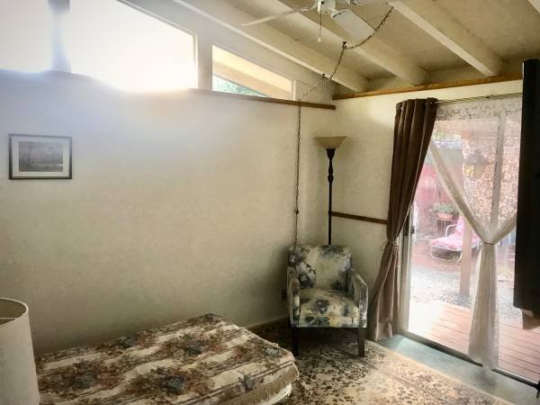 $550 for a 1-bedroom, 125 sq ft - Two Peaceful Bedrooms, One with a Nice Outdoor Patio (Glendora)