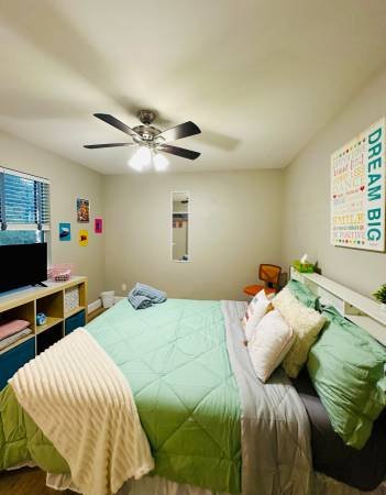 $1,250 for a 1-bedroom - Furnished Room and Bath in Highly Sought Area - SAFE, CLEAN, SECURE (North East Santa Clarita Area)