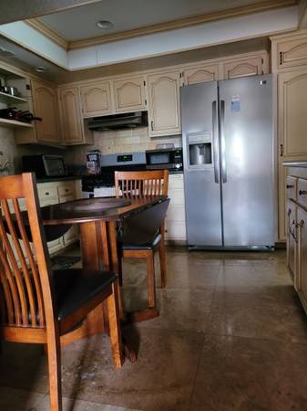 $625 Valencia Screened Off Space / Utilities Included