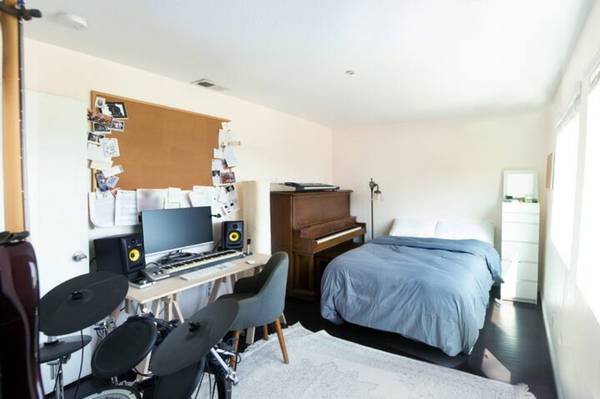$1,345 / 3br - Available Now: Furnished Master Bedroom + Bathroom in 3 Bedroom (Echo Park)