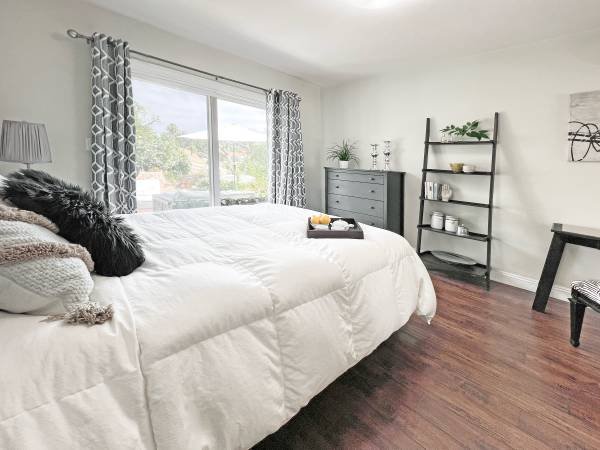 Fully Furnished 1-Bedroom Sublet in Downtown Toronto, $2,200/Month, Available Immediately