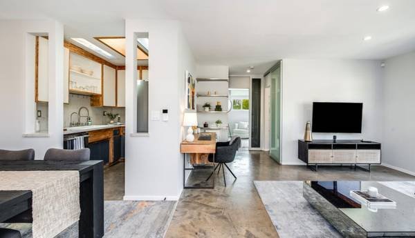 Fully Furnished 1-Bedroom Apartment for Sublet in Downtown Toronto, $2200/Month, Available Immediately