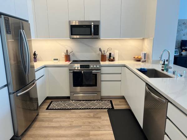 Furnished 1-Bedroom Apartment for Rent in Toronto, $1,850 Monthly, 30-Day Minimum Lease
