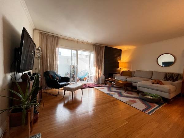 Sublet in Downtown Toronto: 1-Bedroom Condo at $2,300/month, 550 sqft, 6-Month Lease Available