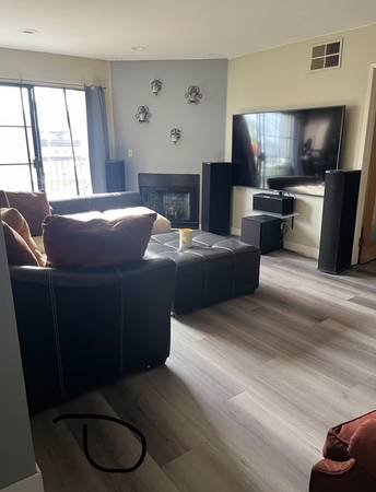 Fully Furnished 1-Bedroom Apartment for Rent in Downtown Toronto, $2,300/Month