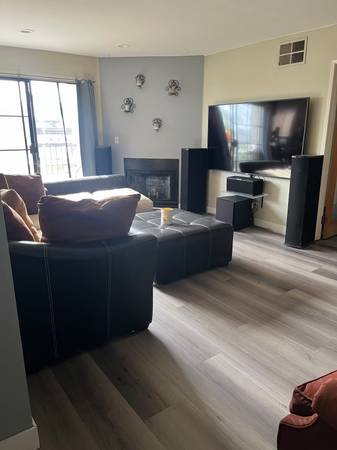 Sublet: 1-Bedroom Apartment in Downtown Toronto for $1,800/Month, Available Immediately