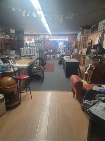 Showroom Administrator and Assistant in Van Nuys