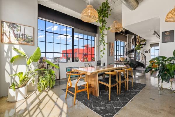 DTLA Penthouse Seeks Part-Time/Flexible Creative Director/Admin Commission Role (Los Angeles)