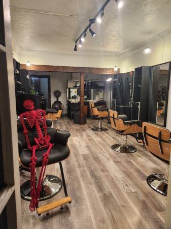 Hiring Hair Stylist in New York, NY – $25-35/hr + Tips, Full-Time