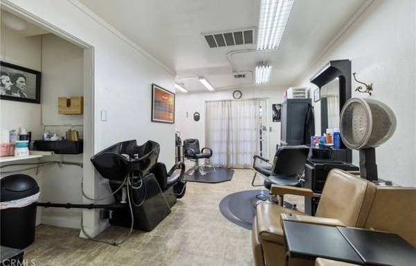 Hair Station for Rent at $165 per Week in Burbank near Magnolia &amp; Pass