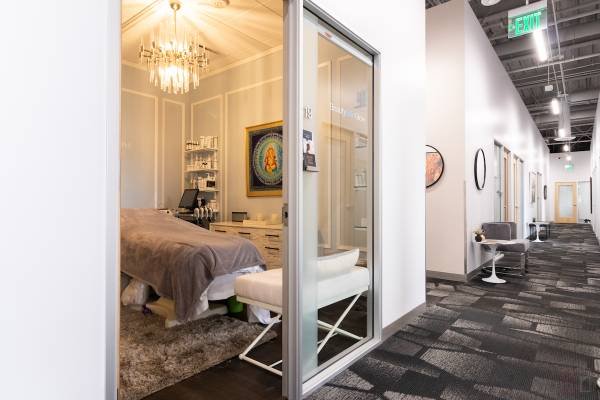 Window Studios Starting at $339 with 6 Weeks Free Rent in Woodland Hills